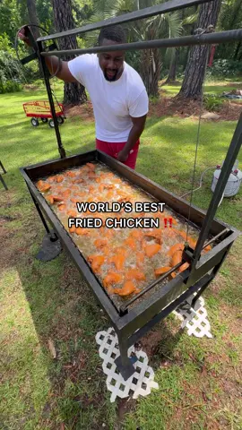 World’s Beat Fried Chicken Recipe 👀 @Bernard #friedchicken #outdoorcooking #deepfry 