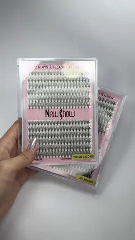 Vocês pediram e nós da Miss Glamour atendemos! 💙 Chegaram os cílios tufinho da New Show na caixa mix! Muito mais praticidade e economia pra você, lash designer que quer trazer sempre o melhor para suas clientes! ✨ Disponível nas versões: • 10P + 20P • 20P + 30P 💵 Valor: R$35,00 O que você está esperando? Corra já pra loja para garantir o seu antes que esgote! 🦋 #cilios #lash #lashdesign #newshow #ciliosfioafio #ciliostufinho #ciliosgatinho #ciliosboneca #fy #missglamour #salvador