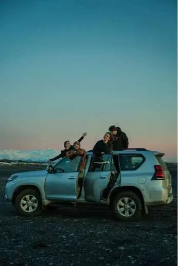 Кожен з нас знайшов тут щось особливе: хтось пірнав у термальних джерелах, хтось ловив найкращі моменти через об’єктив камери, а хтось просто насолоджувався казковими пейзажами та атмосферою цієї дивовижної країни. 📸💦Але особисто я ловлю найкращі моменти через обʼєктив камери🤣.Так в подорожах я фотографую ще та знімаю відоси🙌🏻.#boshotrip #iceland #travel #tiktok #recomandation #naturevibes #travelphotography #creator 