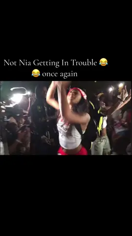 LMFAOOOOO #therealnia #benetnicole #trfam🤍 #chrisgonecrazy #benetandnia❤️‍🔥 #trfam🤍 #tour #crazycrew 