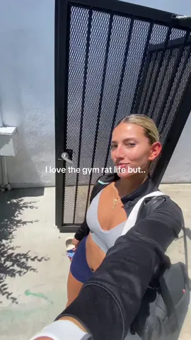 The only thing that makes me happier than the gym #gym #GymTok #gymgirl #gymgirlsoftiktok #gymfit #gymrat #gymoutfit #travel #traveltok #traveltiktok #travellife #travelling #plane #airplane 