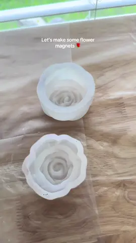 Such beautiful little flowers! So many options for this @LET'S RESIN mold I love it! #poxy_princess #SmallBusiness #fyp #resinartist #resinobssessed #epoxytiktok #resinobsession #resinart #epoxyresin #epoxylife #resincrafts #epoxy #resinpouring #fypシ #demoldingvideo #demoldingresin #demold #demolding #flowers 