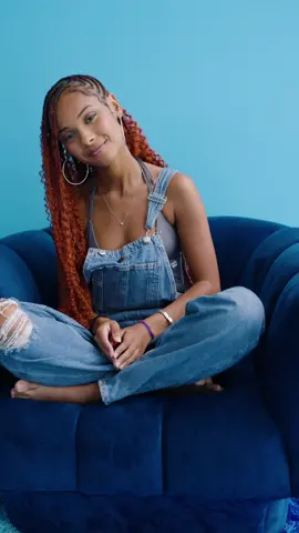 Falling in love with Desirée’s voice all over again! 🇧🇷💕 Listen to her beautiful cover of ‘Killing Me Softly’ and let us know what song you want one of us to sing next! 🎤👀 #cover #kilingmesoftly #nowunited #sing #singer @DESIRÉE ™ 