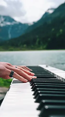 An inspiring place for an inspiring song  — ‘Solas’ @Jamie Duffy piano cover 🤍🎹 ~• #piano #pianist #pianocover #solas #pianomusic #calm #aesthetic #mountains 