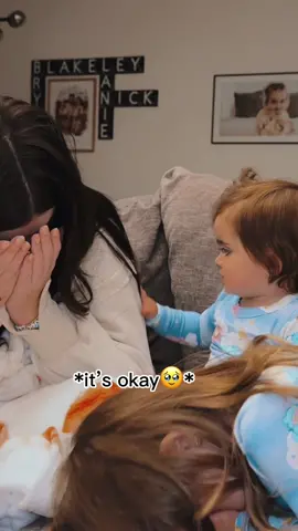 The way she patted my back😂🥹 #babyfever#baby#babies#cutebaby#dadsoftiktok#MomsofTikTok#parenthood#family#toddler#toddlersoftiktok#toddlers