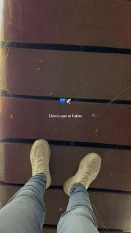 Hay días en los que creo asimilar tu partida, entonces llegan los recuerdos y las imágenes de ti en mi cabeza me vuelven a provocar un nudo en la garganta y en el corazón:(  Te extraño tanto que siento que la vida fue muy injusta conmigo al llevarte de mi lado 😢💙 Solo espero encontrarme contigo de nuevo flaco 💙🕊️ #enotravida #teextraño #teechodemenos #teesperare #unbesoalcielo #unbesohastaelcielo #fyp #paratii #para 