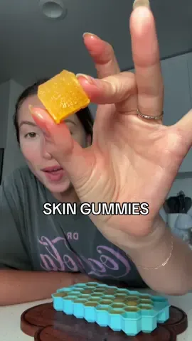Orange Honey Skin Gummies 🍊🍯🐝 Ingredients - 1 cup orange juice  - 1 tsp vanilla extract  - 2 tbsp EVOO - 2 tbsp raw manuka honey - 6 tbsp grass-fed gelatin  - 1/2 tsp mineral salt  Recipe 1. Add gelatin, salt, orange juice, vanilla and evoo to a pan 2. Place over low-heat and continuously stir until gelatin is dissolved (don’t let it bubble or boil! keep at low temp) 3. Mix in raw manuka honey and remove from heat 4. Quickly transfer into molds before hardening 5. Place in the fridge for a few hours to form  6. ENJOY! 