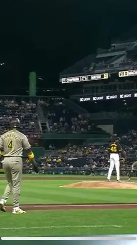 Aroldis Chapman throws amazing heat in at-bat against Manny Machado and finishes him off with a 105 mph heater🔥