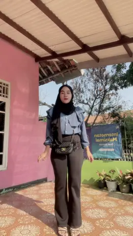 Baju yg aku pake banyak warnanya guys #grwm #outfitideas 