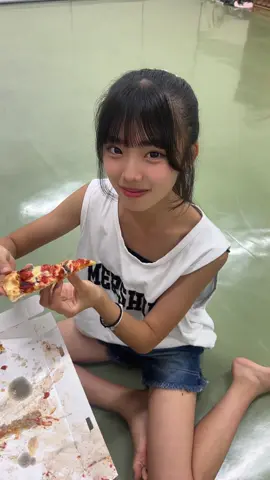 うますぎやろがいっ！🍕 #丸上ひまり #fyp 