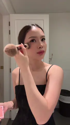 touch up touch up✨ #tiktokindo #fashionbeauty101 #TikTokBeauty #makeup #TikTokFashion #outfit #grwm 