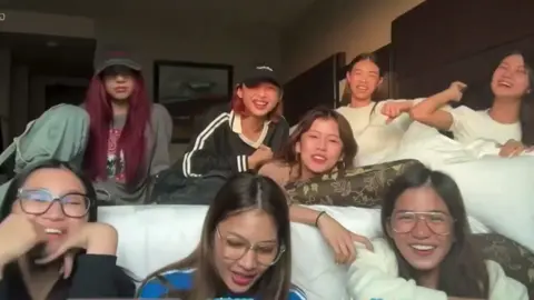 Not them teasing Jho HAHAHA 🐺: Di makarelate si Jhoanna, guys, tatawa na lang sya 🐥: Mga ASAP artists tong kasama ko 🐨: Naawkwardan kami pagdating ni Jhoanna kasi nasanay kami pito lang kami 🐼: Tsaka parang may barrier, may wall 🐥: Roommate kita Gwen, ha! 🐺: Yung humour nya ay pang-Pinas pa din 🐱: Tayo ay US- North American humour… #BINI #BiniJhoanna #BiniColet #BiniMaloi #BiniStacey #BiniSheena #BiniGwen #BiniMikha #BiniAiah #BINI_ph #fyp 