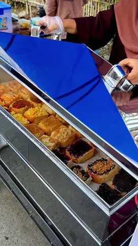 Roti Kukus ala Thailand 🇹🇭 udah ada di Cirebon nih 😍 Harganya murah, mulai dari 3rb an aja ✅ Varian Manis ✅ Varian Asin Ada juga roti panggang, minuman thai tea, green tea Cussss borong dan cobain 😍 Jl. Moh Toha (dekat jalan samadikun)