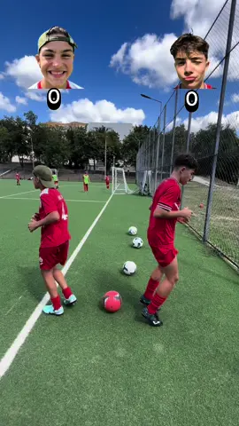 Challenge reaction #kickmastermoldova⚽️ #royalfotbalclub🔝 #viralvideo1million #fypシ゚viral #challengeFotbal⚽️💯 #reaction #hedshot_gameing #balloon 
