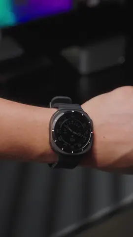 Unboxing Samsung Galaxy Watch Ultra !  Cette Galaxy Watch Ultra était la nouveauté que je souhaitais le plus voir. J’étais curieux de voir au quotidien ce qu’elle donnerait. Elle est très confortable malgré qu’elle soit imposante. L’écran est très beau et lumineux. L’autonomie est dans la moyenne donc environ 2-3 jours maximum !  Je ferais un retour plus complet prochainement !  #samsung #samsunggalaxy #asmrunboxing #asmrvideo #unboxingtherapy #unboxingvideo #unboxing #appleproducts #TechGadgets #techlover #techies #techlife #technews #newtechnology #unboxings #asmrvids #technologylover #techproducts #beautyoftechnology #techaddict #techblogger #asmrvid #asmrvideo #galaxywatchultra #samsungwatch @Samsung Belgium 