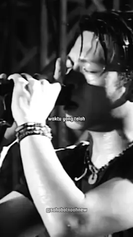 luluhkan kerasnya dinding hati, engkaulah satu yang aku cari (NOAH - Tak Lagi Sama) #noahband #noahbandofficial #noahbandindonesia #arielnoah  #sahabatnoah #sahabatnoahindonesia #sad #sadstory #sadvibes #sadsong #fyp   #fypシ 