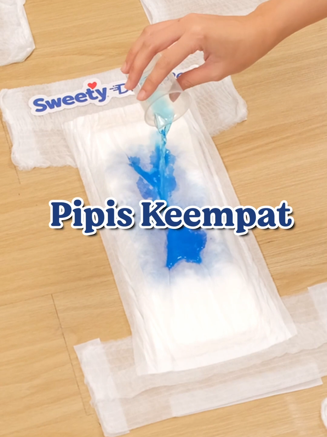 Sweety Dry X-Pert dengan X-Zone emang gak ada lawannya ya Baby! Tuhh liat, berkali-kali pee-pee masih tetap kering bahkan sampai 12 jam 🤩🤩 #TenangAdaSweety #CariYangAdaXnya #SweetyDryXpert #PopokX