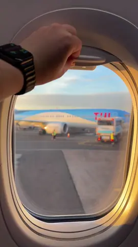 Closed my window in Newcastle, opened in Malaga! ☀️😎 #spain #traveltok #travel #malaga #plane #areoplane #lacala #flying #foryoupage #foryou #fyp 