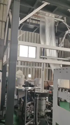 ¡Ve nuestra máquina de bolsas de camiseta PE con sopladora de película en acción! 
 
 Mira cómo trabaja esta máquina automática para producir bolsas de alta calidad. ¡Eficiencia y rendimiento en cada paso!
 
 #BolsasPE #MáquinaAutomática #SopladoDePelícula #Producción #filmblowingmachine #plastfilm #plasticmachine #machinery #bagmakingmachine #plasticbagmakingmachine #plasticbag #bagmaking #cuttingmachine #asmr #fyp #filmextruder 