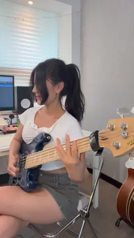 Cosmic sans, bass solo 🤘🏽🔥 . . . #basstok #basscover #bassslap #bassplayer #bassist