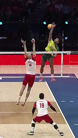 Massive spike by Darlan Souza 😮‍💨🥵 #epicvolleyball #volleyballworld #volleyball 