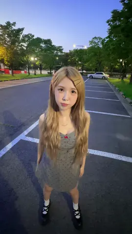 더워서 앞머리 까버려써요