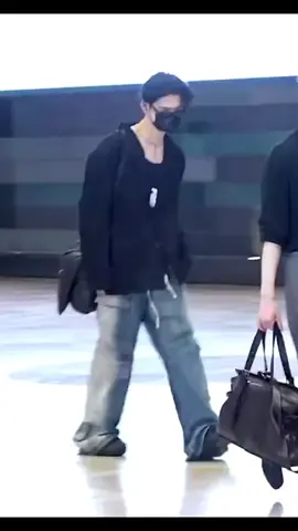 there’s so much in this clip of ni-ki airport. his SO LONG jeans. The way he carries himself  like put him in runway, he’s such a model ♡ #NI_KI  #니키 #enhypen #following #everyone #engene #kpop #kpopedit #viral #fyp 