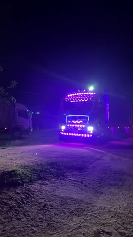 ต้าวม่วงสุดหล่อ…ไฟไม่สวยไม่มีแรงวิ่ง😈😈 #บ้านรัฐกรณ์ #รถบรรทุกเเต่งสวย 