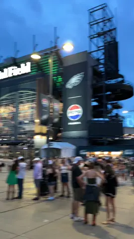 the hurricane was worth it. the linc turned country. #zachbryan #philadelphia #philly #hurricane #debbie 