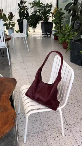 this bag is everything 🍒😩✨  #foryou #fyp #redbag #bag #recos #recommendations #hobobag #budolfinds 