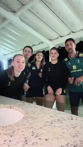 eu nunca ri tanto na minha vida 😂😂@Amanda Mutuano @Malu @Ana Lídia #selecaobrasileirafeminina #fy #voleibrasil #foryou 