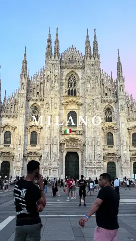 #milan #milano #italy #italia #🇮🇹 #duomo #duomodimilano #piazzaduomo #weekend #travel #fyp #foryou #foryoupage #tiamo #husbandwife 