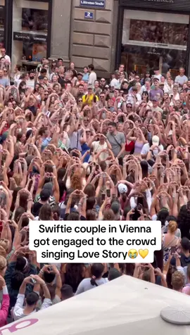 They still got their Love Story engagement moment despite the concert being cancelled omg🥹🫶🏼 #taylorswift #TSTheErasTour #lovestory #fearlesstaylorsversion #theerastour #swifties #vienna #concert #tswift #swifttok #taylorswifterastour #engagement 