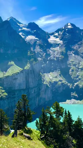 Who just needs to sit here for a moment?🇨🇭🏔️🍃 #fyp #nature #switzerland #swissalps #explore #mountains #oeschinensee 