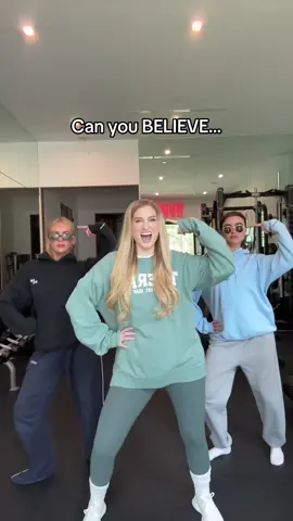 I’M SO EXCITED 😭💙 @brookieandjessie #iwannathankme #timeless #timelesstour 