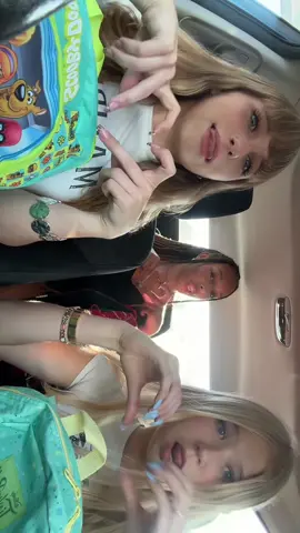 last first day! #seniors @kaykay❀ @Amelia 