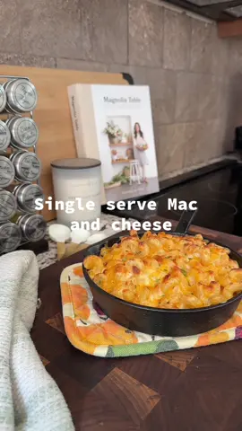 Okay realistically its probably a serving for two 😉 •Tinis Mac and cheese for 2 •   Ingredients- 1 cup cavatapi pasta, 2 1/2 cups of mixed shredded cheese ( I used mozzarella, cheddar and Monterey jack) 1/3 cup evaporated milk, 1/2 cup heavy cream, 1/2 tsp salt, 1/2 tsp pepper, 1/2 tsp paprika, 1/2 tsp garlic powder 1tbps flour @Tini👩🏼‍🍳🔥 #creatorsearchinsights #tinismacandcheese #homemademacncheese #macandcheeserecipe 