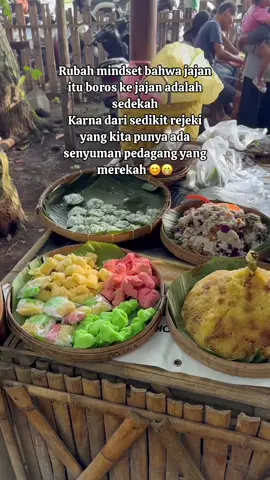 Semangat dan tetaplah bersyukur atas nikmat sehat dan rejeki yang Allah kasih, semoga berkah barokah Aamiin 🤲🏻😇 #kuetradisional #jajanantradisional #kulinernusantara #kulineran #makananviral #anekajajanan #jajananpasar #fyp #fypシ #fypage #fypシ゚viral #fyppppppppppppppppppppppp 