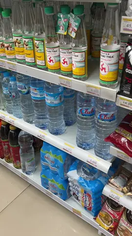 Ada yang suka minum air ini juga ngga? ✨🥹❤️ #randomthings #random #airindomaret #airmineralindomaret #indomaret #indomarettiktok #indomarethitz #airmineral #airmineralterbaik #rekomendasiairmineral  @Klik Indomaret 