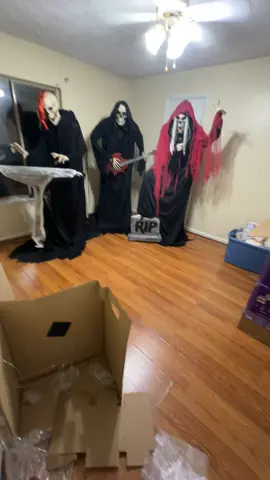 I genuinely cant be left alone for 5 minutes #foryou #fypシ #halloweendecorations #halloween #foryoupage #kattyperry #loweshalloween #grimreaper #halloweenanimatronics #skeleton #band#halloween2024#spookyseason