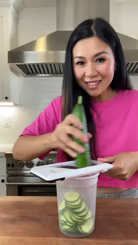 I’ve been influenced by @Logan to eat an entire cucumber lol. I made my creamy cucumber salad, but in a container instead of bowl. The ingredients are 1 whole English cucumber, 2/3 cup greek yogurt, 1/3 cup lite sour cream, a sprinkle of dill, 1 tbsp apple cider vinegar, 1 tbsp of honey, 1 tsp garlic powder and salt to preferred taste. #cucumbersalad #cucumber 