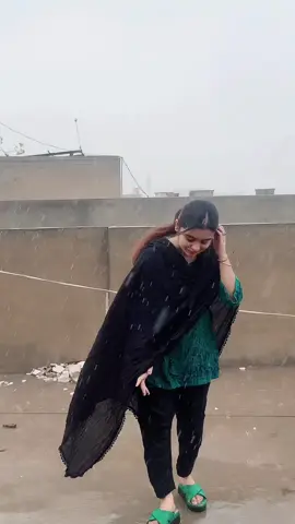 Tezz barish dekha nahi jaa raha⛈️♥️😂#foryoupage #foryou #fyp #burhan_tv #Unfrezzmyaccount #video #viralvideo #viral 