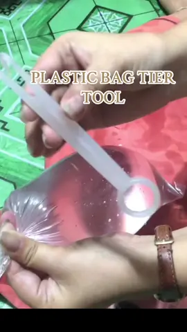 Ang dali-dali lang gamitin. Mapapabilis at makakarami pa ng gawa. Order na.#plasticbagtiertool #ice #tool #tiertool 
