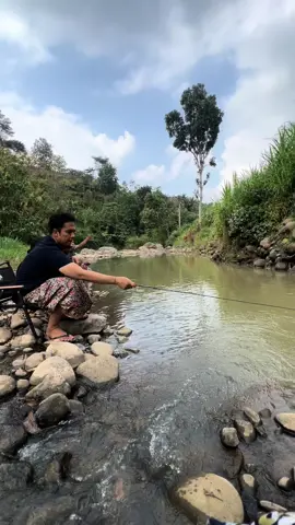 Wes ngerti cekelan stick pancing, Malah ditakok’i dari polsek mana mas? 🥹 . . . #guskautsar #guskatusarploso #guskautsarmancing #microfishing #microfishingindonesia 