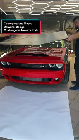 Czarny matt na Masce Demona: Dodge Challenger w Nowym Stylu W tym filmie pokazujemy, jak oklejamy maskę Dodge Challengera Demona folią w głębokim czarnym kolorze. Zobacz, jak ten elegancki odcień podkreśla moc i styl Demona, nadając mu jeszcze bardziej drapieżny wygląd. #DodgeChallenger #Demon #BlackWrap #CarWrap #MuscleCar #CarStyling #HighGloss #VehicleWrap #CarDetailing #AutoDetailing #ModdedCars #CarProtection #CarMods #CarCulture #WrapLife #CarLovers #DetailingLife #CarCare #ChallengerDemon #CarTransformation
