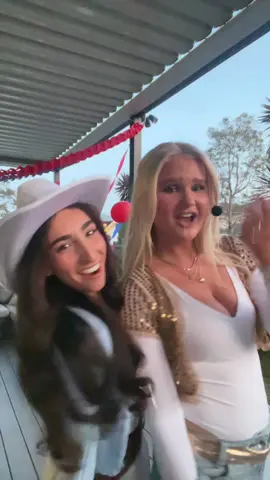 Ur fav blonde and brunette duo @Keely @Keelyann_ #hannahmontana 