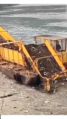 Mesin pembersih sampah yang melimpah di sungai | mesin canggih #fyp #trending #viral #reels #shorts #vod #fbpro #facebookpro #pemula #pertanian #agriculture #farming #perkebunan #kebun #gardening #garden #harvesting #sampah #mesin #mechine 