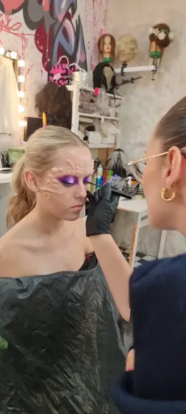 trust the process! fx makeup tutorial. how to do. reptile lady. #fxmakeup #howto #tutorial #specialeffectsmakeup #reptile #prosthetics 