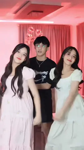 yung nonchalant ka pero may mga ate kang oa🤣 #sabbyandsophia #fyp 
