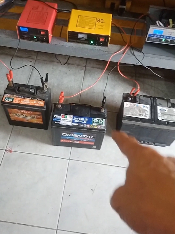 The MF-1 Battery Charger is an intelligent pulse repair charger that can be used for recharging batteries in various vehicles, such as motorcycles and cars. It has both manual and automatic modes, with the automatic mode being recommended for normal batteries. In the automatic mode, the charger will stop charging the battery once it is fully charged, and it can charge the battery directly without the need to remove it from the vehicle. The charger also has short circuit protection and features a high-quality cooling fan for efficient operation. It is suitable for a wide range of applications, including 12V and 24V vehicles, AGM/GEL batteries, and even excavators. Overall, the MF-1 Battery Charger is a reliable and versatile option for recharging vehicle batteries. #tiktokshopcreator 